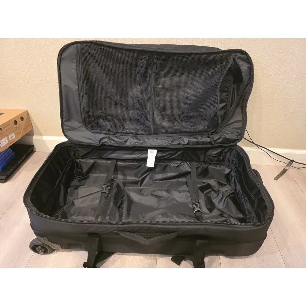 Oakley Large Roller Travel Suitcase Rolling Luggage 92L 32